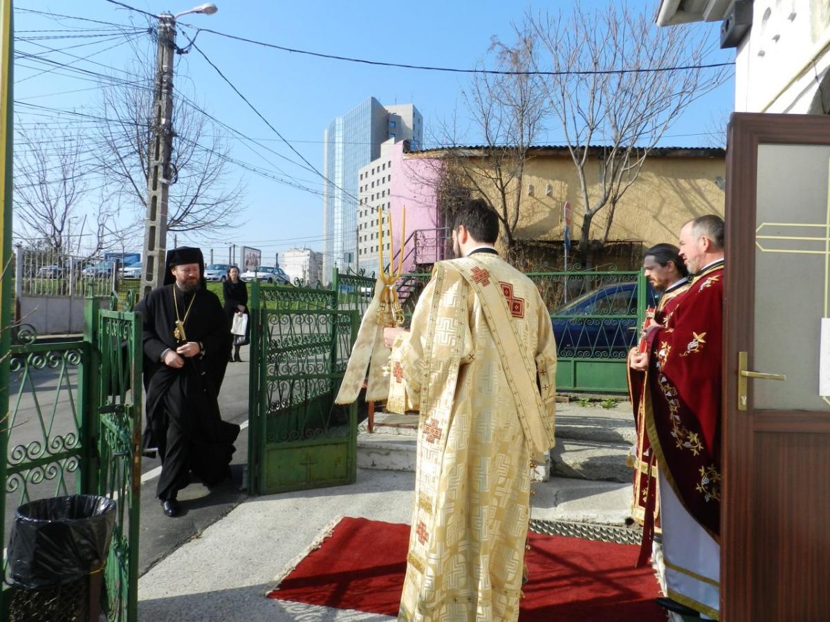 Preasfințitul Emilian Loviștenul la Biserica Alba din Iași