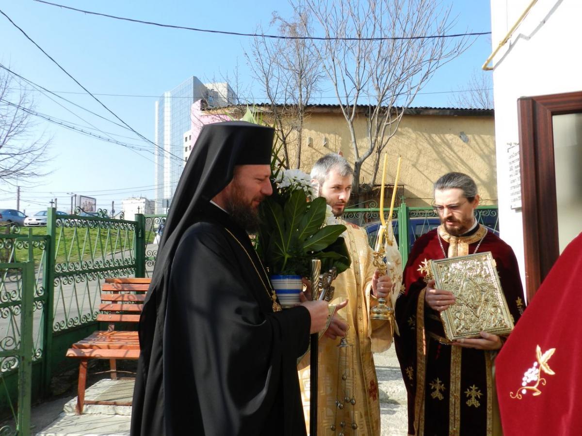 Presfințitul Emilian Loviștenul la Biserica Alba din Iași
