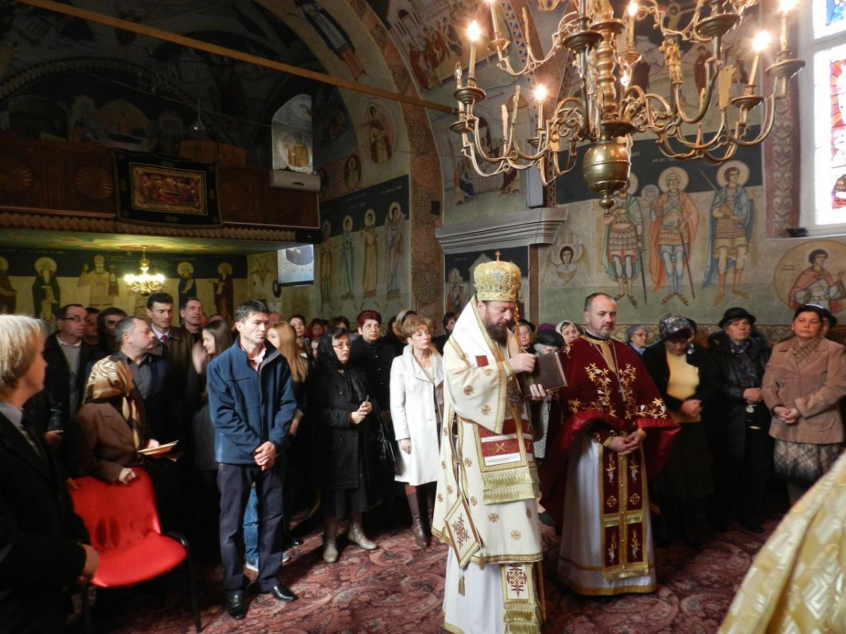Presfințitul Emilian Loviștenul la Biserica Alba din Iași