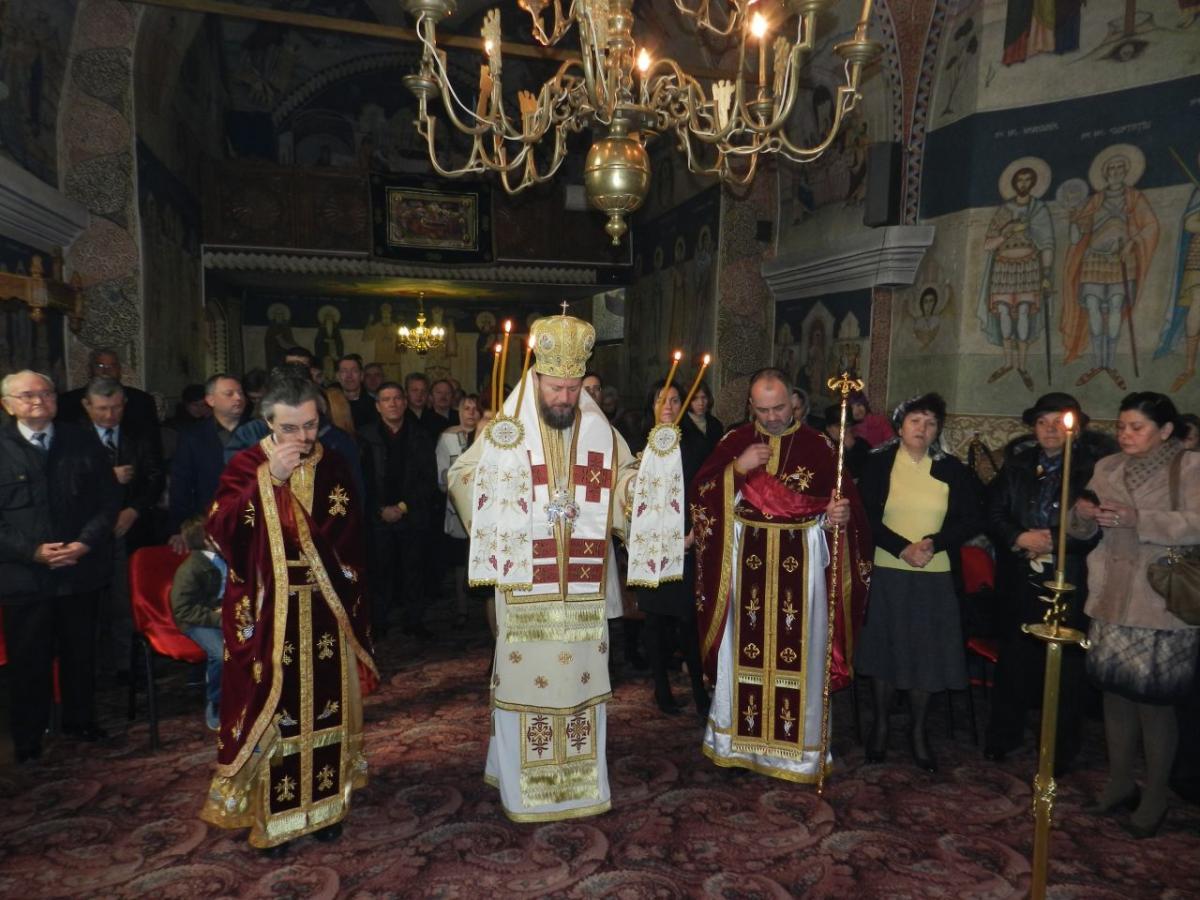 Presfințitul Emilian Loviștenul la Biserica Alba din Iași