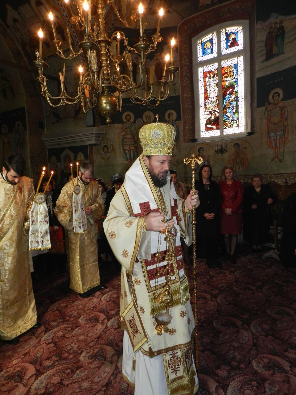 Presfințitul Emilian Loviștenul la Biserica Alba din Iași
