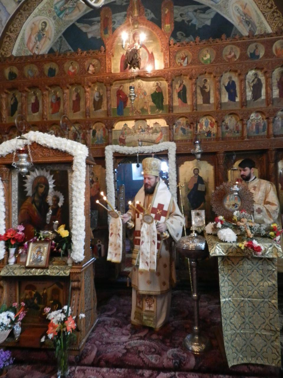 Presfințitul Emilian Loviștenul la Biserica Alba din Iași